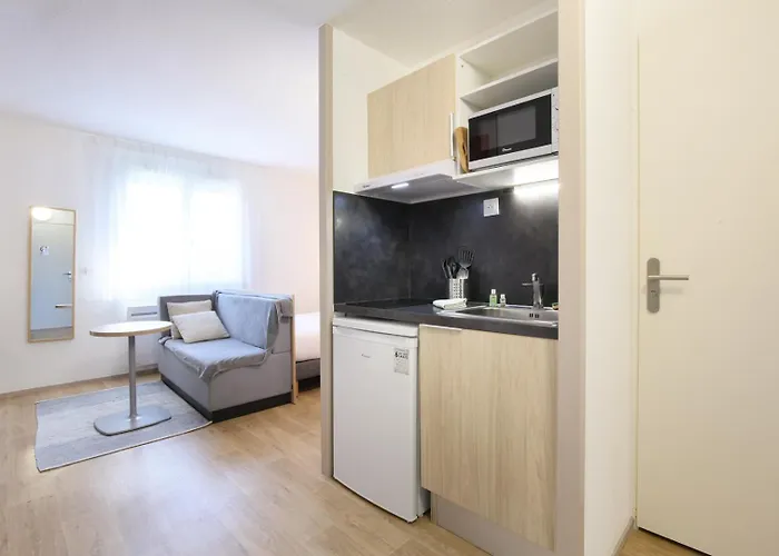 Sweetly Isatis Mérignac Hôtel de ville